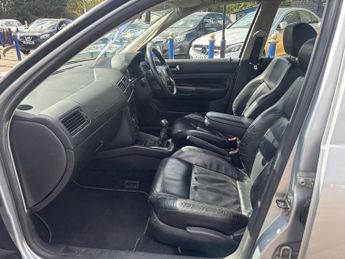 VOLKSWAGEN BORA 1.9 TDI PD Highline Saloon 4dr Diesel Manual (149 g/km, 130 bhp)