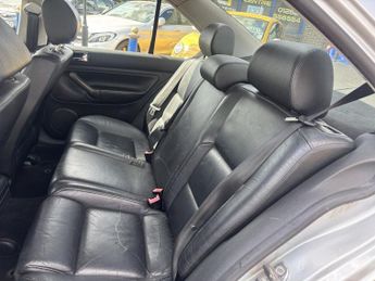 VOLKSWAGEN BORA 1.9 TDI PD Highline Saloon 4dr Diesel Manual (149 g/km, 130 bhp)