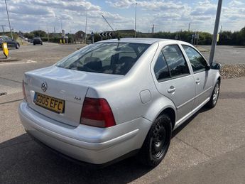 VOLKSWAGEN BORA 1.9 TDI PD Highline Saloon 4dr Diesel Manual (149 g/km, 130 bhp)