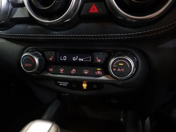 NISSAN JUKE 1.0 DIG-T Tekna SUV 5dr Petrol DCT Auto Euro 6 (s/s) (114 ps)