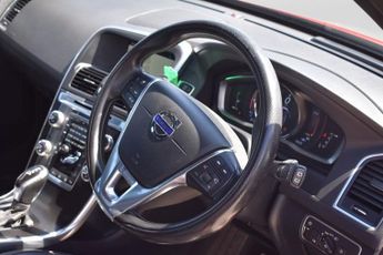 VOLVO XC60 2.4 D5 R-Design Lux Nav SUV 5dr Diesel Auto AWD Euro 6 (s/s) (22