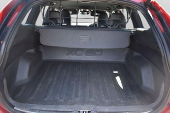 VOLVO XC60 2.4 D5 R-Design Lux Nav SUV 5dr Diesel Auto AWD Euro 6 (s/s) (22