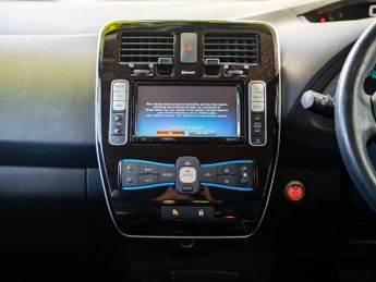 NISSAN LEAF 30kWh Tekna Hatchback 5dr Electric Auto (109 bhp)