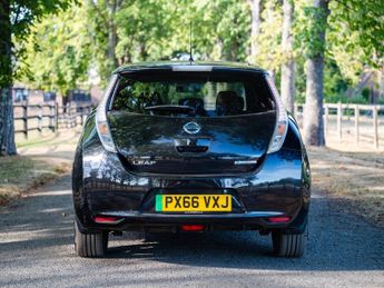 NISSAN LEAF 30kWh Tekna Hatchback 5dr Electric Auto (109 bhp)