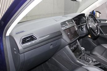 VOLKSWAGEN TIGUAN 2.0 TDI SEL SUV 5dr Diesel DSG 4Motion Euro 6 (s/s) (150 ps)