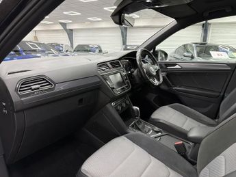 VOLKSWAGEN TIGUAN 2.0 TDI BlueMotion Tech R-Line SUV 5dr Diesel DSG 4Motion Euro 6