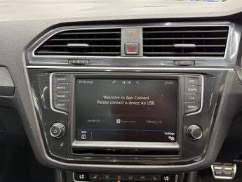 VOLKSWAGEN TIGUAN 2.0 TDI BlueMotion Tech R-Line SUV 5dr Diesel DSG 4Motion Euro 6