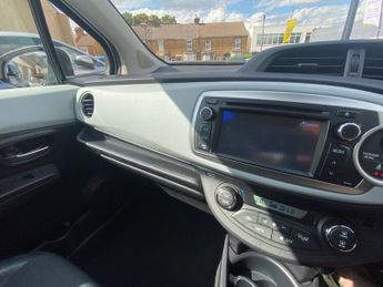 TOYOTA YARIS 1.5 VVT-h Trend Hatchback 5dr Petrol Hybrid CVT Euro 5 (101 ps)