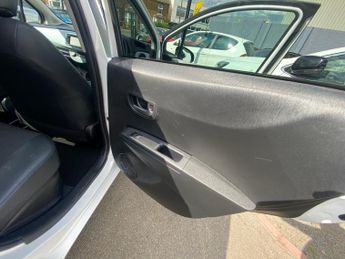 TOYOTA YARIS 1.5 VVT-h Trend Hatchback 5dr Petrol Hybrid CVT Euro 5 (101 ps)