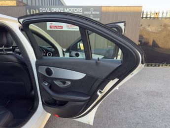 MERCEDES-BENZ C CLASS 2.1 C220d AMG Line (Premium) Saloon 4dr Diesel G-Tronic+ 4MATIC 