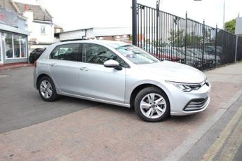 VOLKSWAGEN GOLF 1.5 eTSI MHEV Life Hatchback 5dr Petrol Hybrid DSG Euro 6 (s/s) 