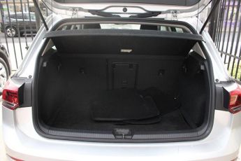 VOLKSWAGEN GOLF 1.5 eTSI MHEV Life Hatchback 5dr Petrol Hybrid DSG Euro 6 (s/s) 