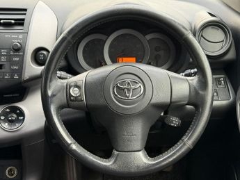 TOYOTA RAV4 2.2 D-4D XT-R SUV 5dr Diesel Manual 4WD (173 g/km, 134 bhp)