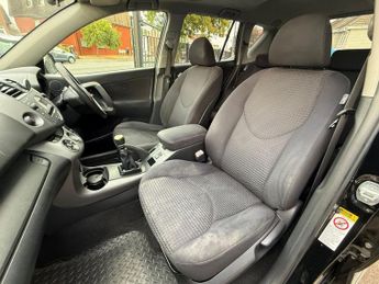 TOYOTA RAV4 2.2 D-4D XT-R SUV 5dr Diesel Manual 4WD (173 g/km, 134 bhp)