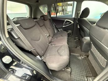 TOYOTA RAV4 2.2 D-4D XT-R SUV 5dr Diesel Manual 4WD (173 g/km, 134 bhp)