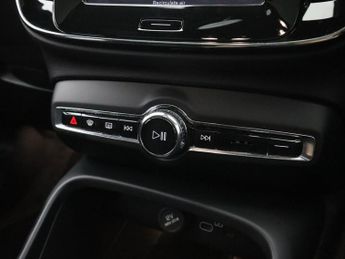 VOLVO C40 Twin Recharge 78kWh Pro SUV 5dr Electric Auto AWD (408 ps)