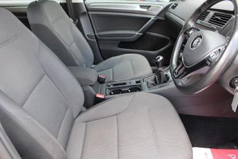 VOLKSWAGEN GOLF 1.6 TDI SE Nav Hatchback 5dr Diesel Manual Euro 6 (s/s) (115 ps)