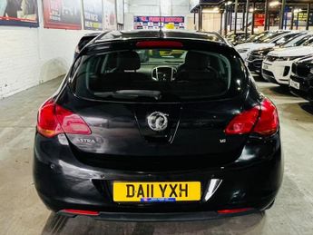 VAUXHALL ASTRA 1.6 16v Exclusiv Hatchback 5dr Petrol Auto Euro 5 (115 ps)