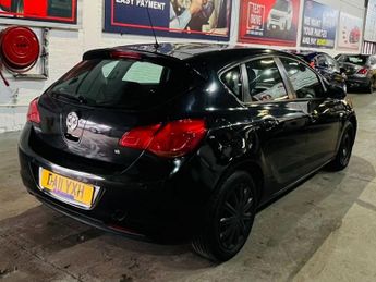 VAUXHALL ASTRA 1.6 16v Exclusiv Hatchback 5dr Petrol Auto Euro 5 (115 ps)