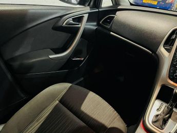 VAUXHALL ASTRA 1.6 16v Exclusiv Hatchback 5dr Petrol Auto Euro 5 (115 ps)
