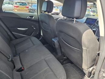 VAUXHALL ASTRA 2.0 CDTi SRi Hatchback 5dr Diesel Auto Euro 5 (165 ps)