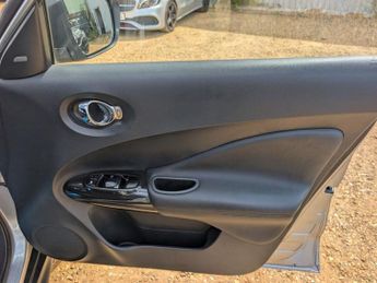 NISSAN JUKE 1.6 Tekna SUV 5dr Petrol XTRON Euro 6 (117 ps)