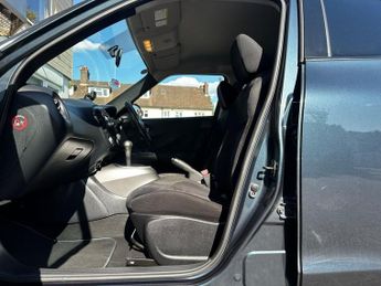 NISSAN JUKE 1.6 Acenta Premium SUV 5dr Petrol CVT Euro 5 (117 ps)