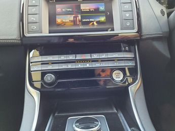 JAGUAR XE 2.0d R-Sport Saloon 4dr Diesel Auto Euro 6 (s/s) (180 ps)