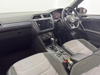 VOLKSWAGEN TIGUAN 2.0 TDI R-Line SUV 5dr Diesel DSG 4Motion Euro 6 (s/s) (150 ps)