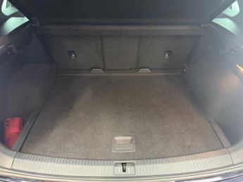 VOLKSWAGEN TIGUAN 2.0 TDI R-Line SUV 5dr Diesel DSG 4Motion Euro 6 (s/s) (150 ps)