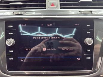 VOLKSWAGEN TIGUAN 2.0 TDI R-Line SUV 5dr Diesel DSG 4Motion Euro 6 (s/s) (150 ps)