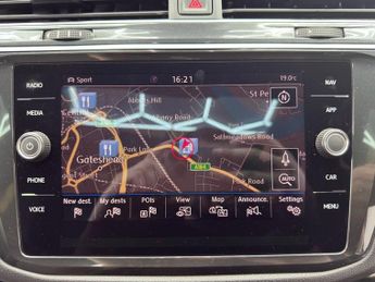 VOLKSWAGEN TIGUAN 2.0 TDI R-Line SUV 5dr Diesel DSG 4Motion Euro 6 (s/s) (150 ps)