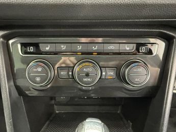 VOLKSWAGEN TIGUAN 2.0 TDI R-Line SUV 5dr Diesel DSG 4Motion Euro 6 (s/s) (150 ps)