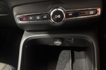 VOLVO XC40 1.5h T4 Recharge 10.7kWh Core SUV 5dr Petrol Plug-in Hybrid Auto