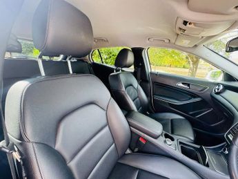 MERCEDES-BENZ GLA 1.6 GLA200 SE (Executive) SUV 5dr Petrol 7G-DCT Euro 6 (s/s) (15