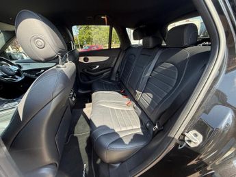 MERCEDES-BENZ GLC 2.0 GLC220d AMG Line (Premium) SUV 5dr Diesel G-Tronic+ 4MATIC E