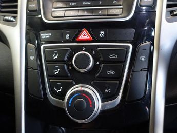 HYUNDAI I30 1.6 CRDi Active Hatchback 5dr Diesel Auto Euro 5 (110 ps)