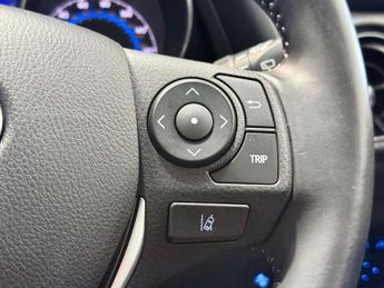 TOYOTA AURIS 1.8 VVT-h Design Hatchback 5dr Petrol Hybrid CVT Euro 6 (s/s) (1