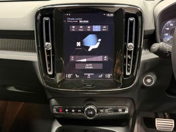 VOLVO XC40 1.5h T4 Recharge 10.7kWh R-Design SUV 5dr Petrol Plug-in Hybrid 