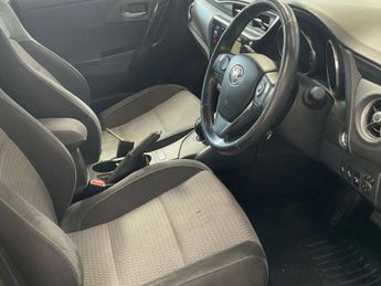 TOYOTA AURIS 1.8 VVT-h Design Touring Sports 5dr Petrol Hybrid CVT Euro 6 (s/