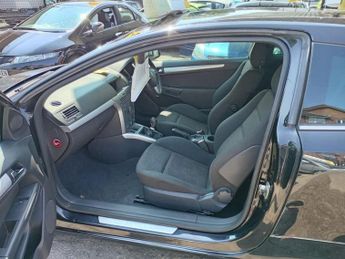 VAUXHALL ASTRA 1.6 VVT 16v SRi Sport Hatch 3dr Petrol Manual (146 g/km, 178 bhp