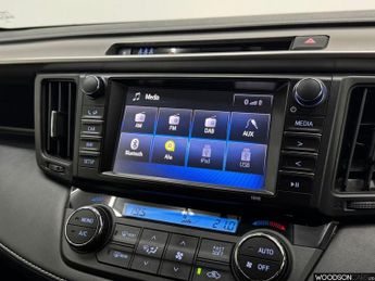 TOYOTA RAV4 2.5 VVT-h Icon Tech SUV 5dr Petrol Hybrid CVT Euro 6 (s/s) (197 