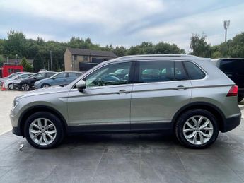 VOLKSWAGEN TIGUAN 2.0 TDI BlueMotion Tech SE Navigation SUV 5dr Diesel DSG 4Motion