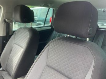 VOLKSWAGEN TIGUAN 2.0 TDI BlueMotion Tech SE Navigation SUV 5dr Diesel DSG 4Motion