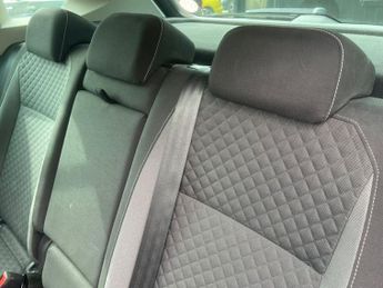 VOLKSWAGEN TIGUAN 2.0 TDI BlueMotion Tech SE Navigation SUV 5dr Diesel DSG 4Motion