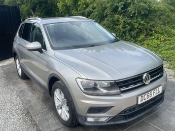 VOLKSWAGEN TIGUAN 2.0 TDI BlueMotion Tech SE Navigation SUV 5dr Diesel DSG 4Motion