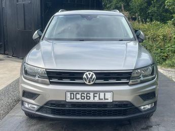 VOLKSWAGEN TIGUAN 2.0 TDI BlueMotion Tech SE Navigation SUV 5dr Diesel DSG 4Motion