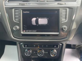 VOLKSWAGEN TIGUAN 2.0 TDI BlueMotion Tech SE Navigation SUV 5dr Diesel DSG 4Motion