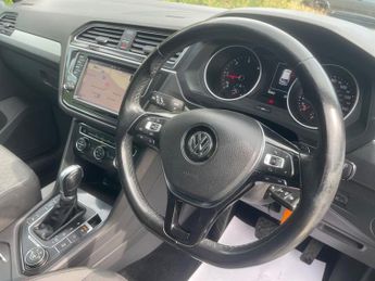 VOLKSWAGEN TIGUAN 2.0 TDI BlueMotion Tech SE Navigation SUV 5dr Diesel DSG 4Motion