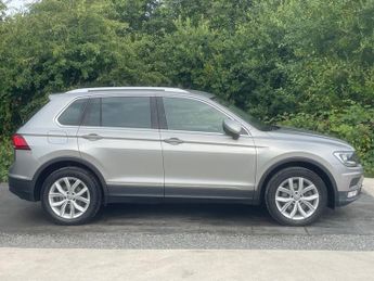 VOLKSWAGEN TIGUAN 2.0 TDI BlueMotion Tech SE Navigation SUV 5dr Diesel DSG 4Motion